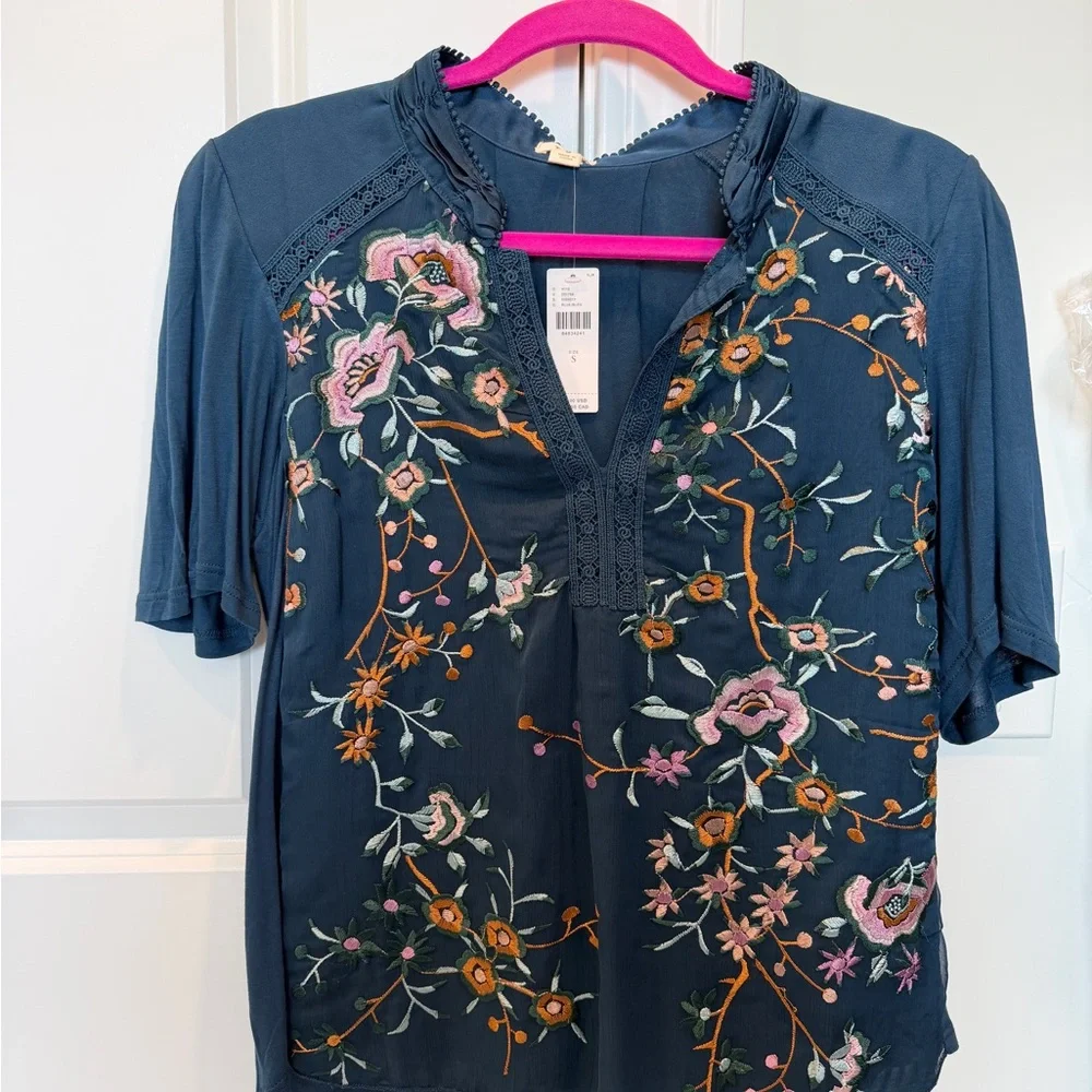 Anthropologie x Tiny Eliana Embroidered Navy Floral Split-Neck Women’s Top - Picture 1 of 8